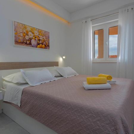 Apartments Tatjana Dominis Хвар Екстер'єр фото