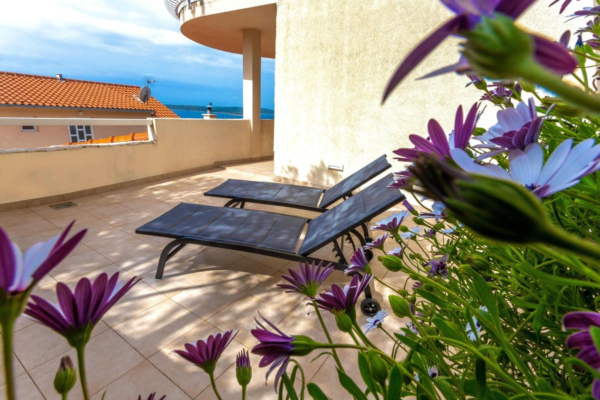 Apartments Tatjana Dominis Хвар Екстер'єр фото